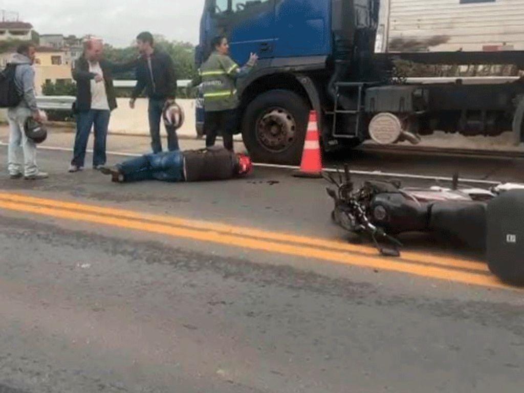 Acidente entre moto e bicicleta deixa dois feridos na BR-116