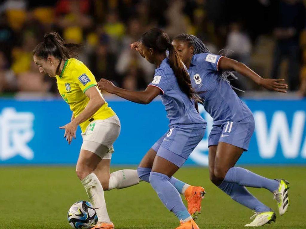 Desafiando o Tabu: Brasil e França em jogo eletrizante com vitória francesa de 2x1