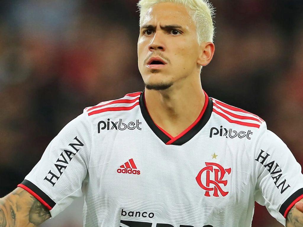 Pedro, jogador do Flamengo, registra queixa contra preparador após agressão
