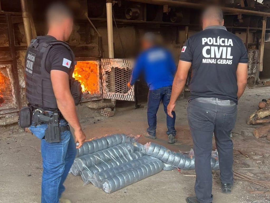 Polícia Civil incinera drogas no valor de R$ 30 milhões após apreensão de mais de 200 kg em Teófilo Otoni