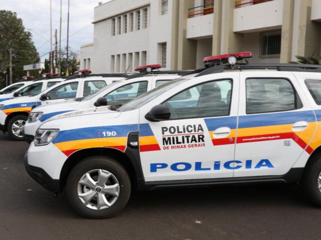 Jovem é alvejado em frente à sua residência no bairro Santa Rita